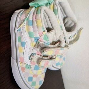 Good condition kids skate shoes